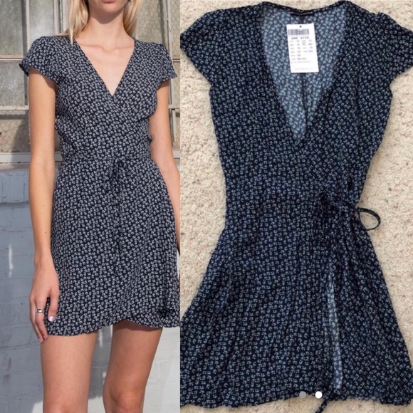 Brandy Melville Robbie Dress - Picture 2 of 4